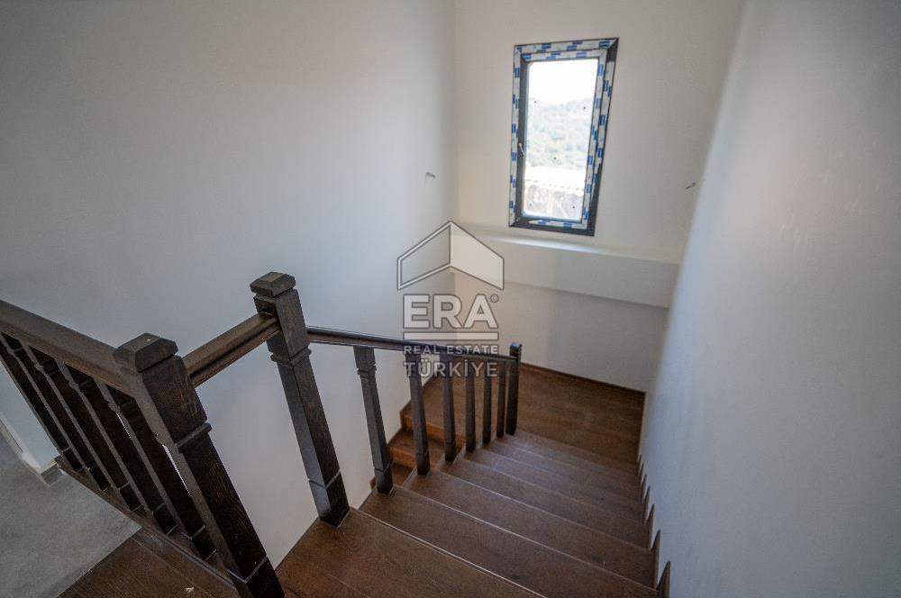 Datça Emecikte 1000m2 Arsa İçinde Deniz Manzaralı,Havuzlu Villa