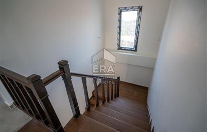Datça Emecikte 1000m2 Arsa İçinde Deniz Manzaralı,Havuzlu Villa