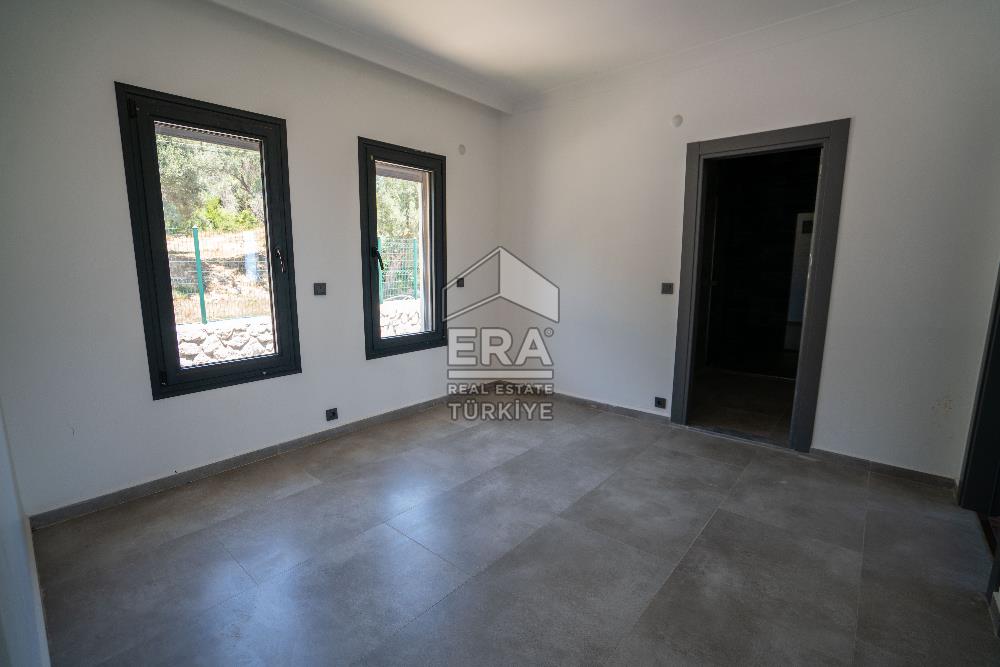 Datça Emecik'te 950 m2 Arsada Deniz Manzaralı 4+1 Havuzlu Villa