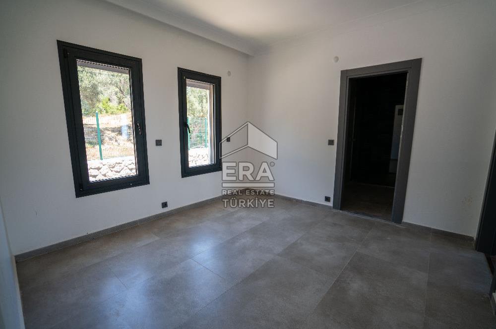 Datça Emecik'te 950 m2 Arsada Deniz Manzaralı 4+1 Havuzlu Villa