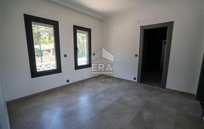 Datça Emecik'te 950 m2 Arsada Deniz Manzaralı 4+1 Havuzlu Villa