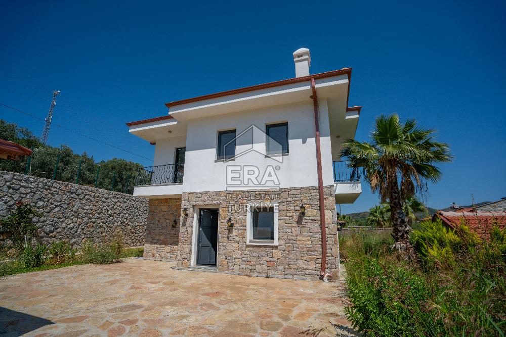 Datça Emecikte 1000m2 Arsa İçinde Deniz Manzaralı,Havuzlu Villa