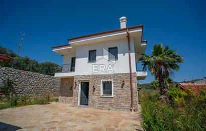 Datça Emecikte 1000m2 Arsa İçinde Deniz Manzaralı,Havuzlu Villa