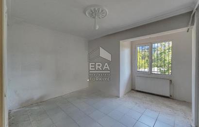 Bornova Atatürk Mahallesi 4 Katlı Satılık Bina