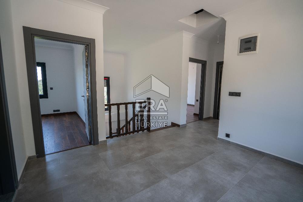 Datça Emecik'te 950 m2 Arsada Deniz Manzaralı 4+1 Havuzlu Villa