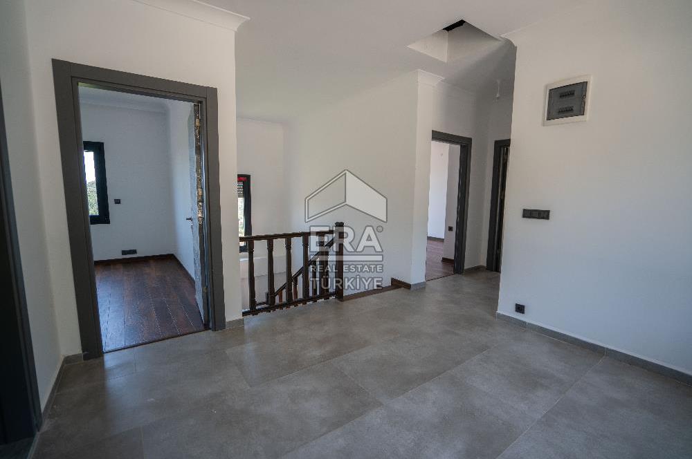 Datça Emecik'te 950 m2 Arsada Deniz Manzaralı 4+1 Havuzlu Villa