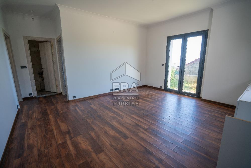 Datça Emecikte 1000m2 Arsa İçinde Deniz Manzaralı,Havuzlu Villa