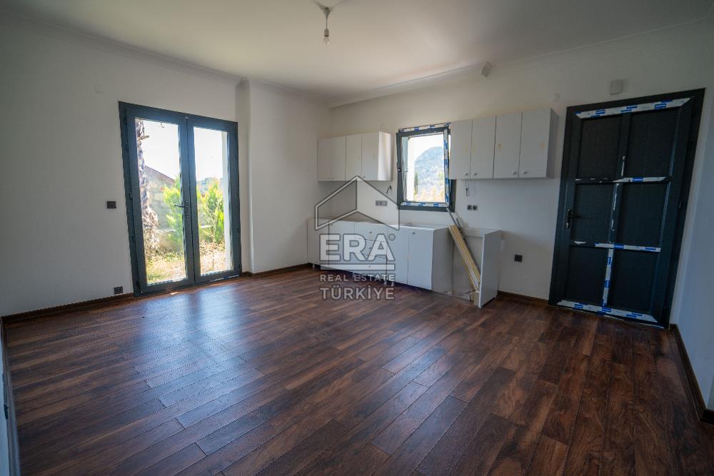 Datça Emecikte 1000m2 Arsa İçinde Deniz Manzaralı,Havuzlu Villa