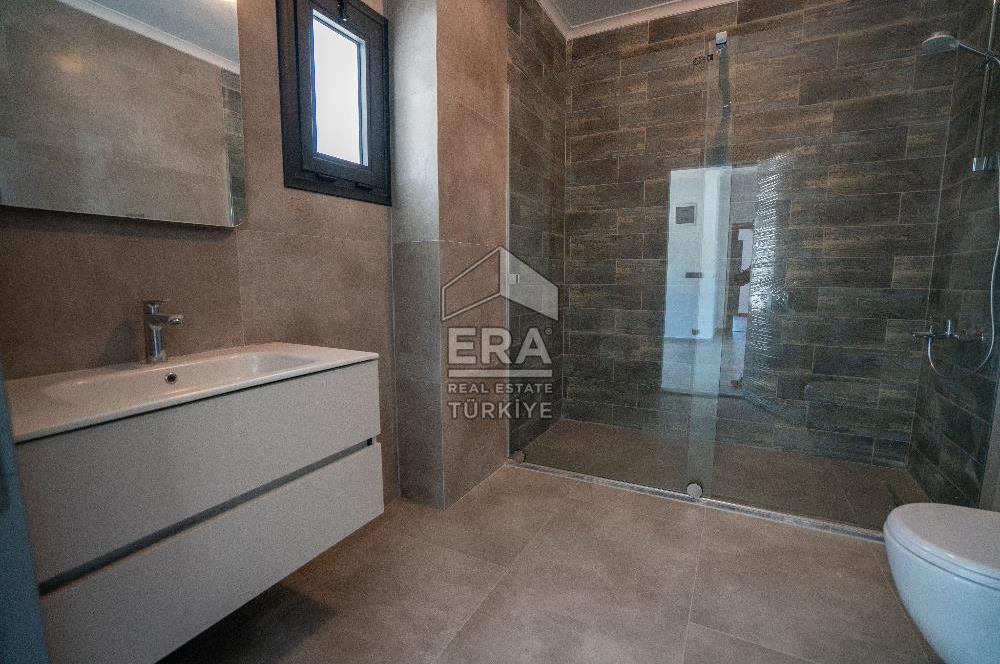 Datça Emecik'te 950 m2 Arsada Deniz Manzaralı 4+1 Havuzlu Villa