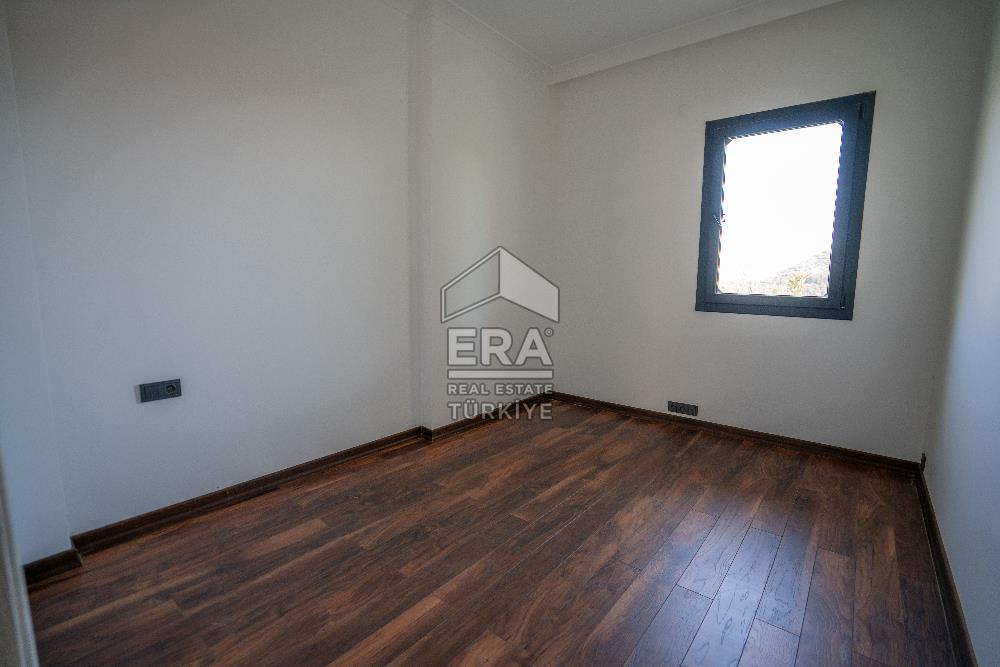 Datça Emecikte 1000m2 Arsa İçinde Deniz Manzaralı,Havuzlu Villa
