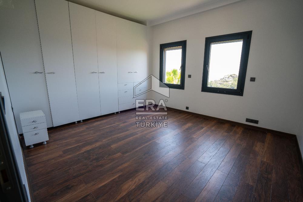 Datça Emecik'te 950 m2 Arsada Deniz Manzaralı 4+1 Havuzlu Villa