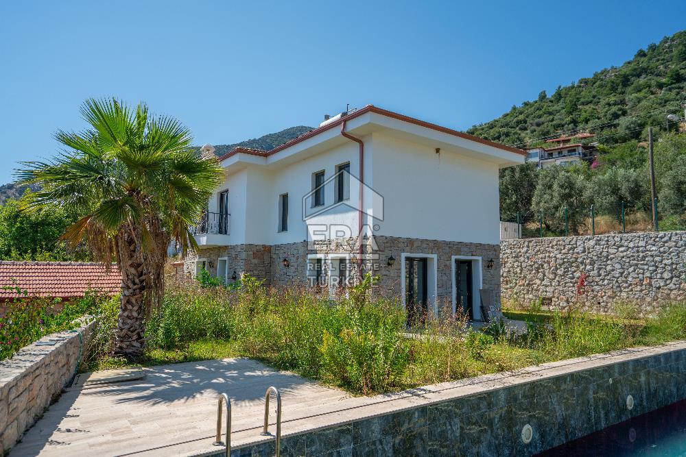 Datça Emecikte 1000m2 Arsa İçinde Deniz Manzaralı,Havuzlu Villa