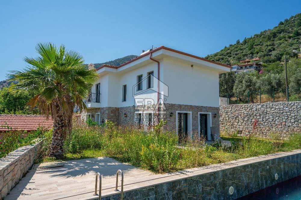 Datça Emecikte 1000m2 Arsa İçinde Deniz Manzaralı,Havuzlu Villa