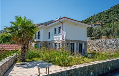Datça Emecikte 1000m2 Arsa İçinde Deniz Manzaralı,Havuzlu Villa