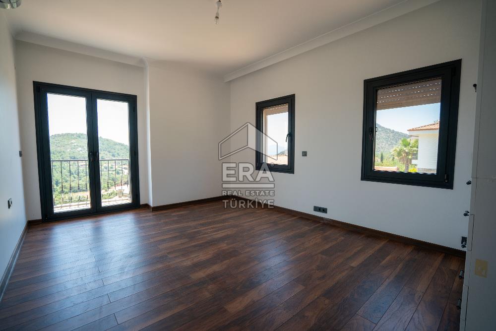 Datça Emecik'te 950 m2 Arsada Deniz Manzaralı 4+1 Havuzlu Villa