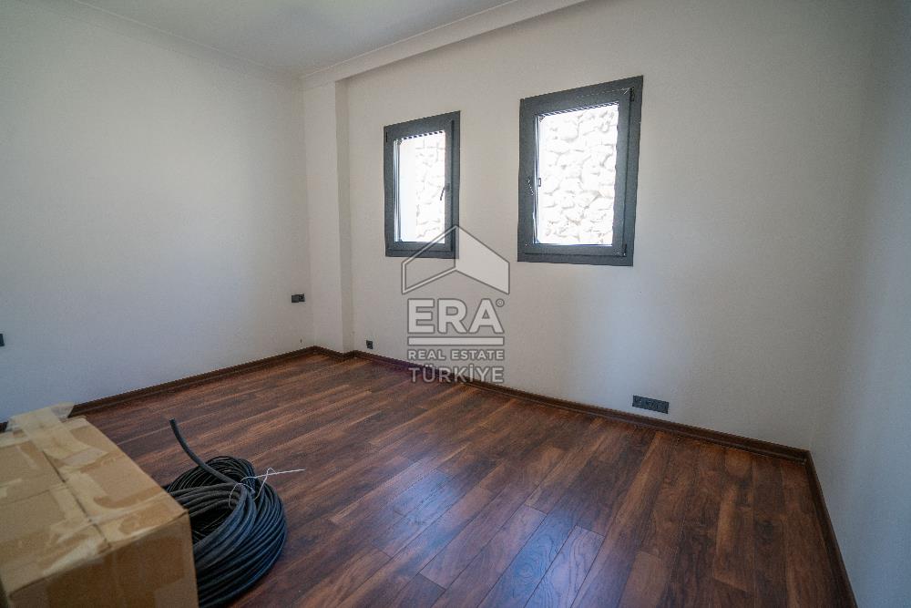 Datça Emecikte 1000m2 Arsa İçinde Deniz Manzaralı,Havuzlu Villa