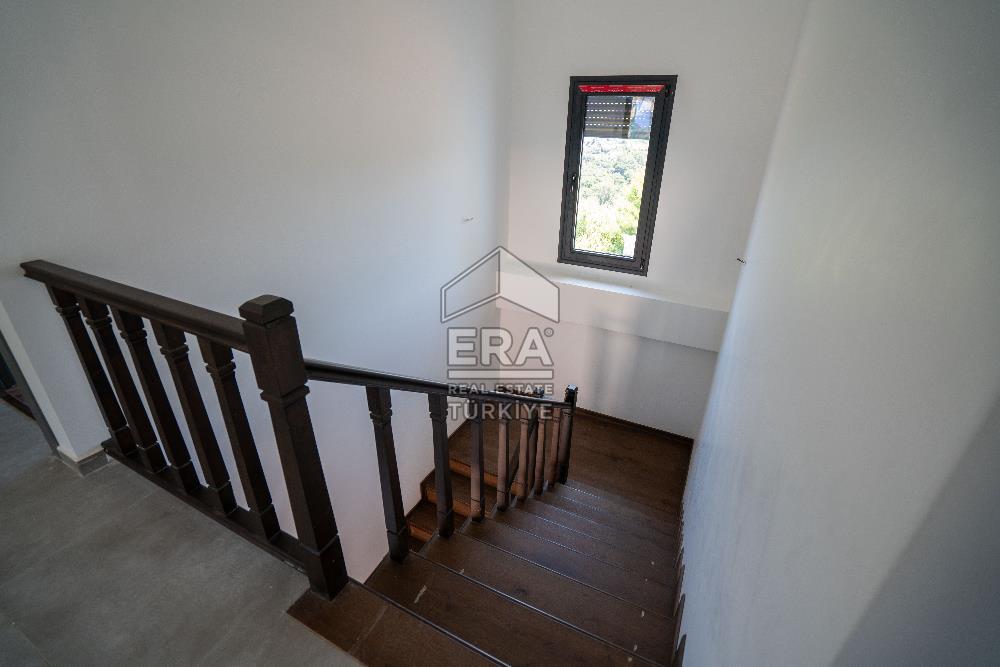 Datça Emecik'te 950 m2 Arsada Deniz Manzaralı 4+1 Havuzlu Villa