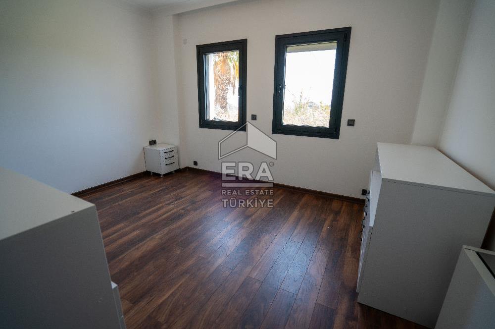 Datça Emecik'te 950 m2 Arsada Deniz Manzaralı 4+1 Havuzlu Villa