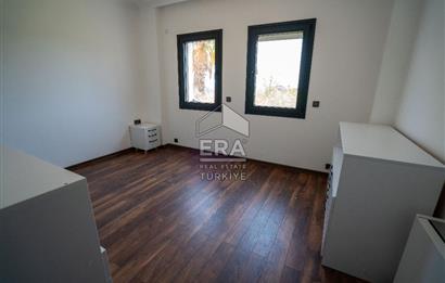 Datça Emecik'te 950 m2 Arsada Deniz Manzaralı 4+1 Havuzlu Villa