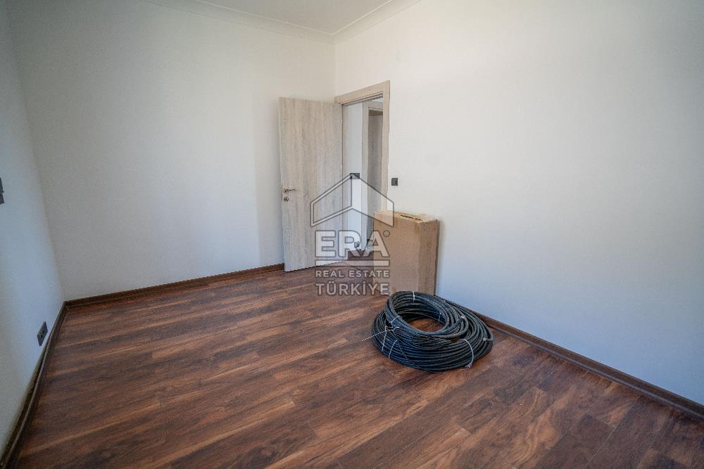 Datça Emecikte 1000m2 Arsa İçinde Deniz Manzaralı,Havuzlu Villa