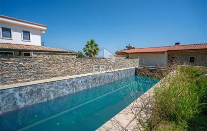 Datça Emecikte 1000m2 Arsa İçinde Deniz Manzaralı,Havuzlu Villa