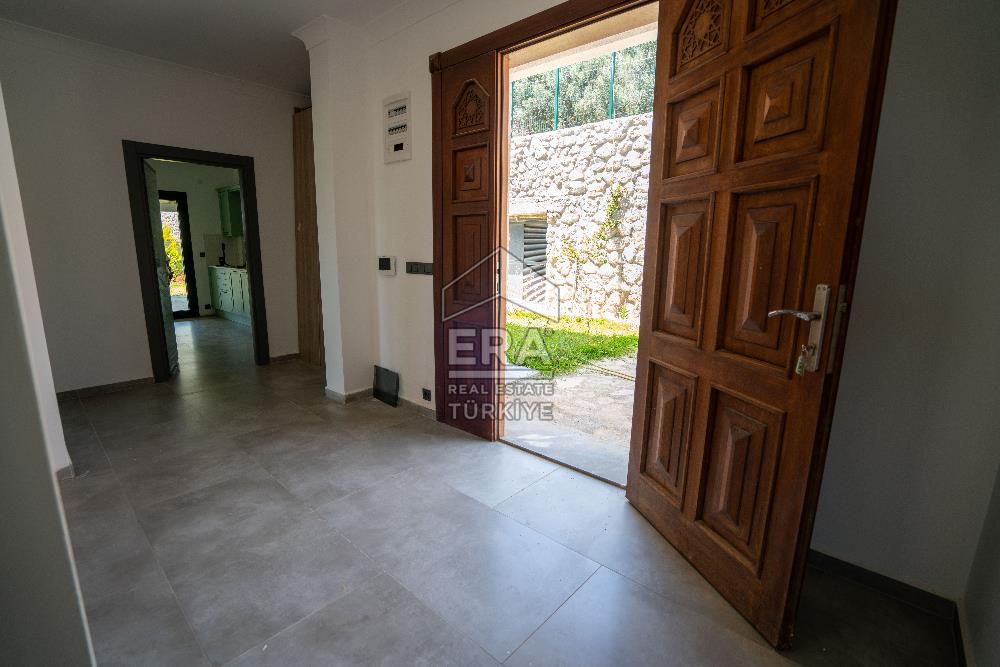 Datça Emecik'te 950 m2 Arsada Deniz Manzaralı 4+1 Havuzlu Villa
