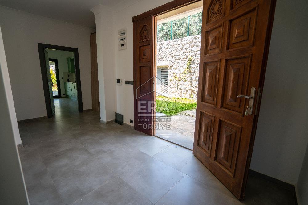 Datça Emecik'te 950 m2 Arsada Deniz Manzaralı 4+1 Havuzlu Villa