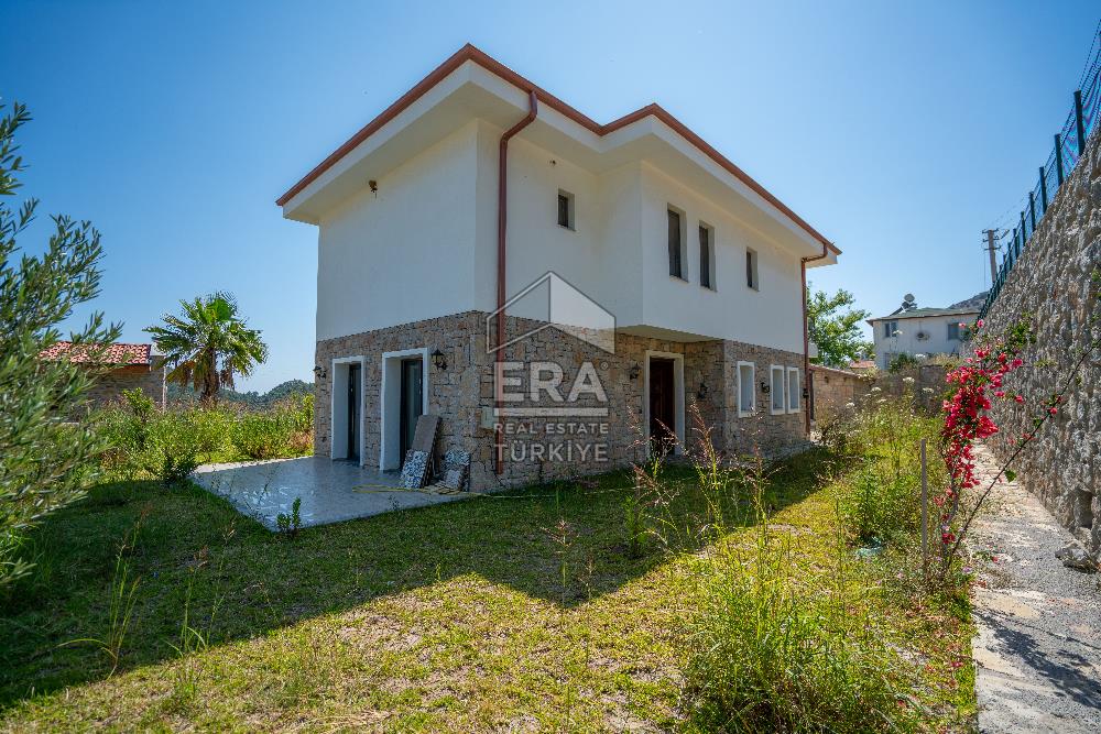 Datça Emecikte 1000m2 Arsa İçinde Deniz Manzaralı,Havuzlu Villa