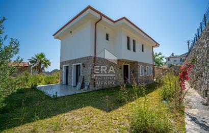 Datça Emecikte 1000m2 Arsa İçinde Deniz Manzaralı,Havuzlu Villa