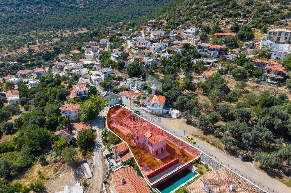 Datça Emecikte 1000m2 Arsa İçinde Deniz Manzaralı,Havuzlu Villa