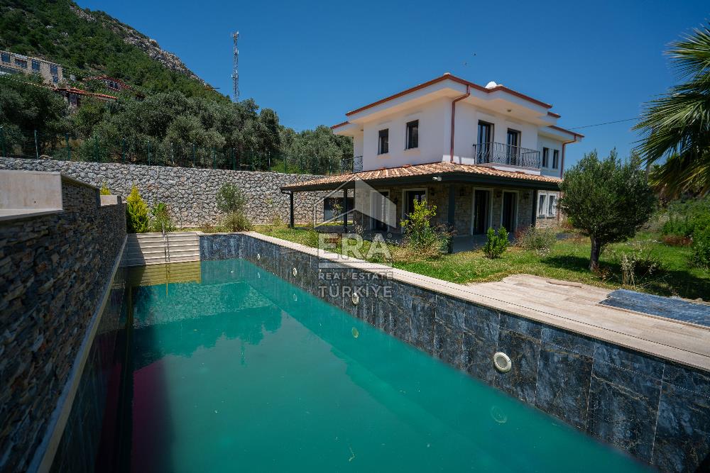 Datça Emecik'te 950 m2 Arsada Deniz Manzaralı 4+1 Havuzlu Villa