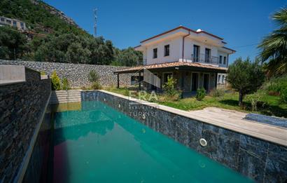 Datça Emecik'te 950 m2 Arsada Deniz Manzaralı 4+1 Havuzlu Villa