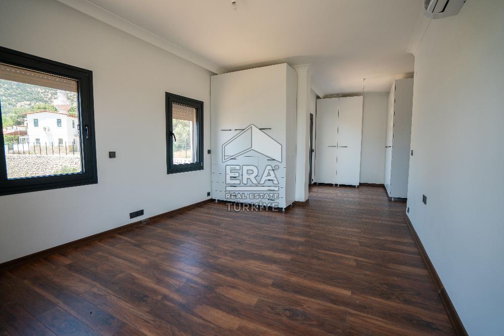 Datça Emecik'te 950 m2 Arsada Deniz Manzaralı 4+1 Havuzlu Villa