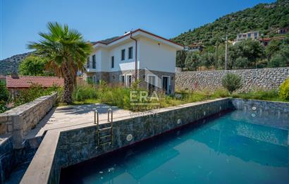 Datça Emecikte 1000m2 Arsa İçinde Deniz Manzaralı,Havuzlu Villa