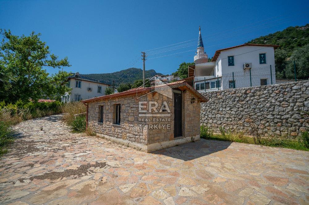 Datça Emecikte 1000m2 Arsa İçinde Deniz Manzaralı,Havuzlu Villa