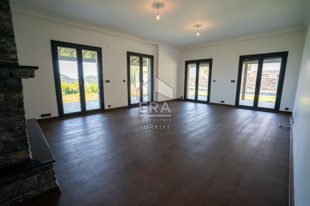 Datça Emecik'te 950 m2 Arsada Deniz Manzaralı 4+1 Havuzlu Villa