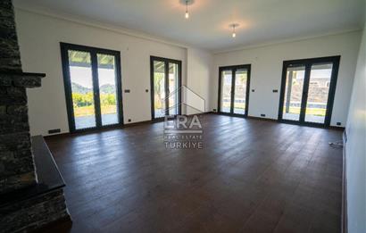 Datça Emecik'te 950 m2 Arsada Deniz Manzaralı 4+1 Havuzlu Villa