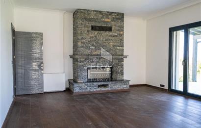 Datça Emecik'te 950 m2 Arsada Deniz Manzaralı 4+1 Havuzlu Villa