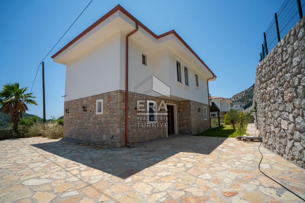 Datça Emecik'te 950 m2 Arsada Deniz Manzaralı 4+1 Havuzlu Villa