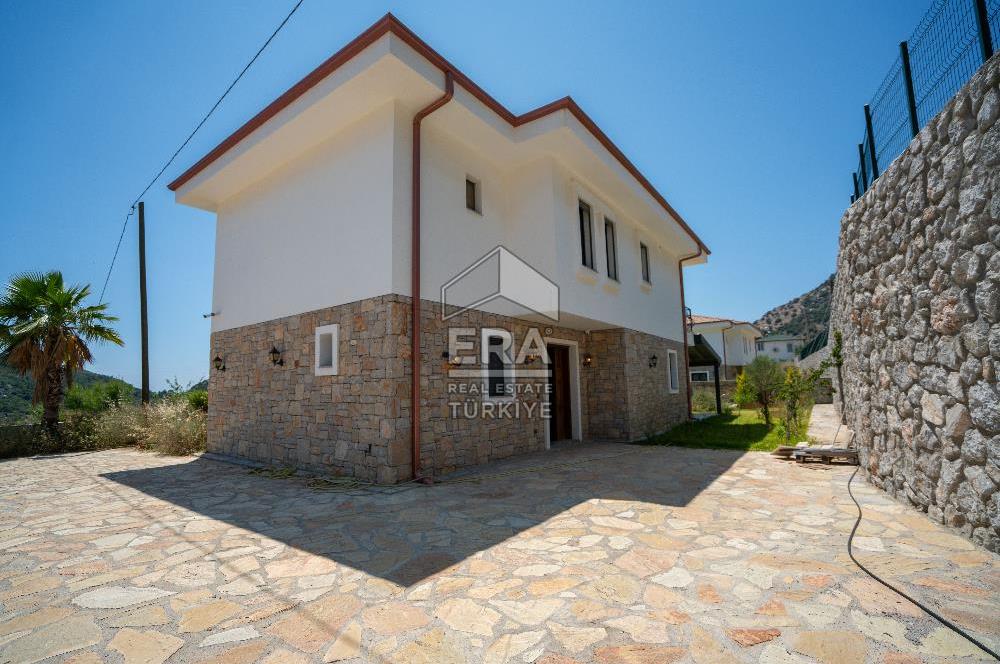 Datça Emecik'te 950 m2 Arsada Deniz Manzaralı 4+1 Havuzlu Villa