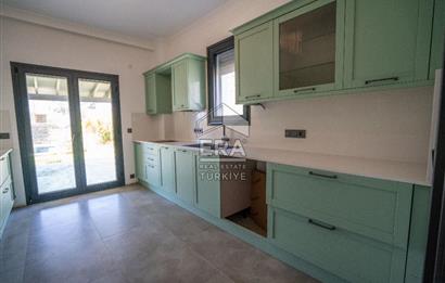 Datça Emecik'te 950 m2 Arsada Deniz Manzaralı 4+1 Havuzlu Villa