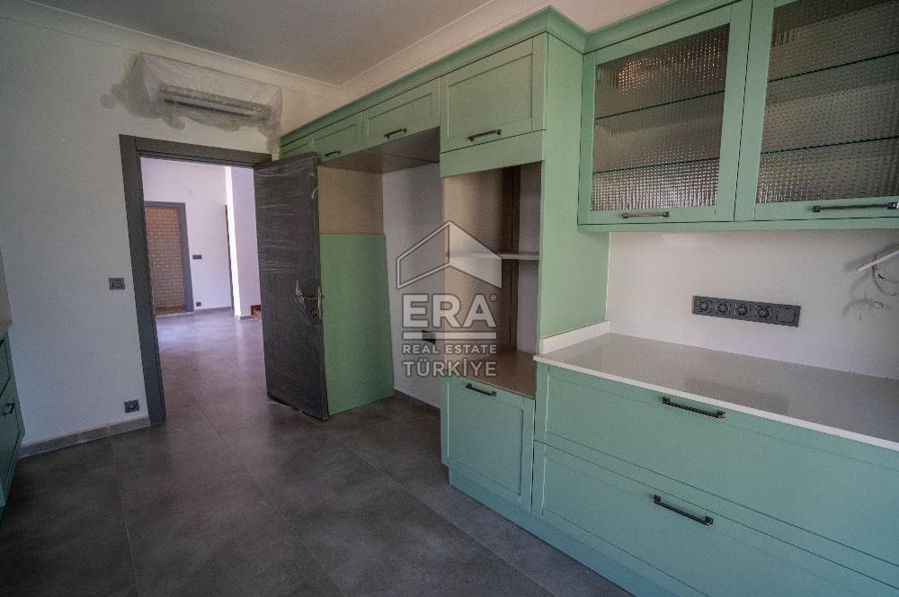 Datça Emecik'te 950 m2 Arsada Deniz Manzaralı 4+1 Havuzlu Villa