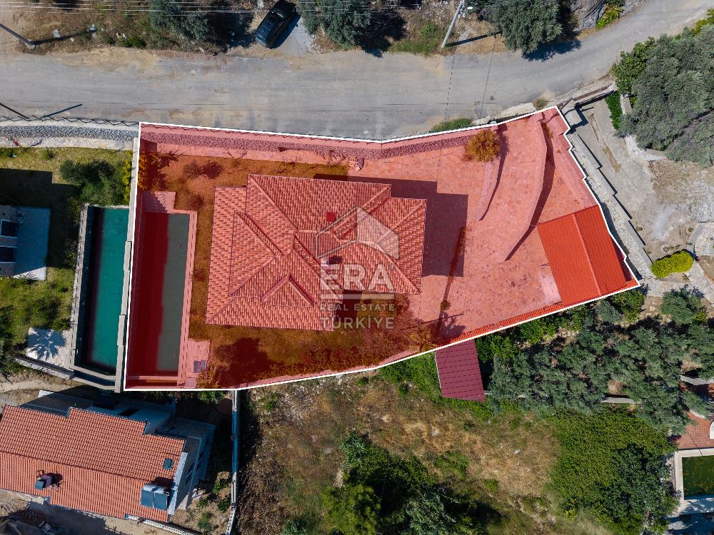 Datça Emecik'te 950 m2 Arsada Deniz Manzaralı 4+1 Havuzlu Villa