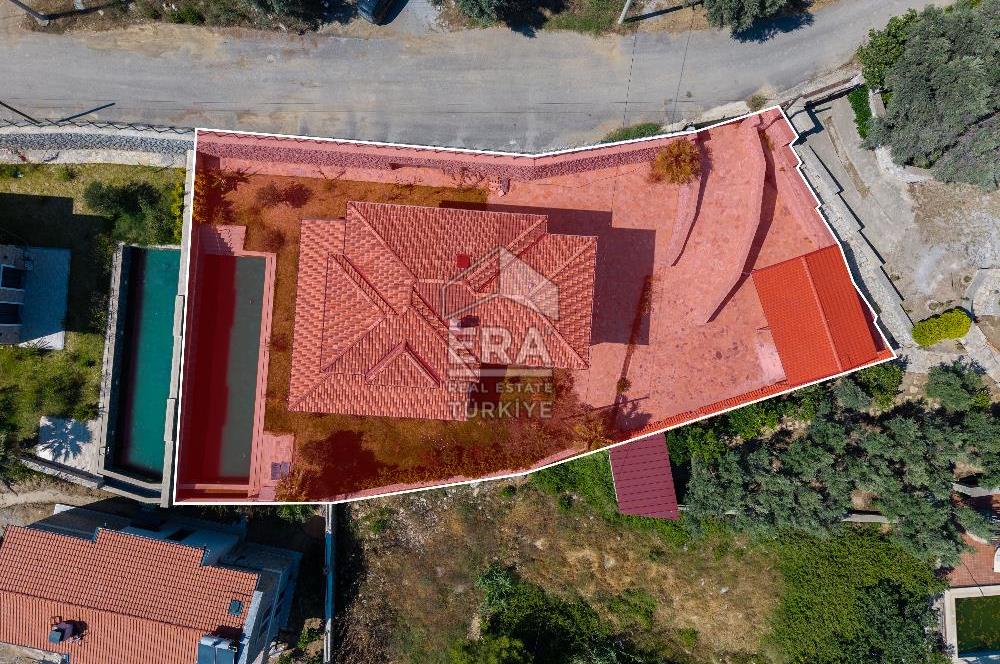 Datça Emecik'te 950 m2 Arsada Deniz Manzaralı 4+1 Havuzlu Villa