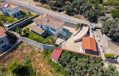 Datça Emecik'te 950 m2 Arsada Deniz Manzaralı 4+1 Havuzlu Villa