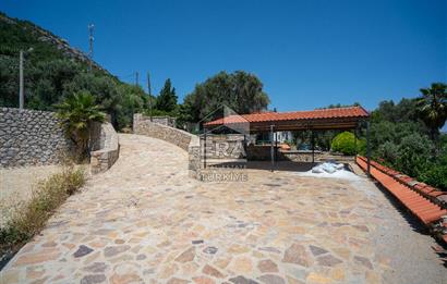Datça Emecik'te 950 m2 Arsada Deniz Manzaralı 4+1 Havuzlu Villa