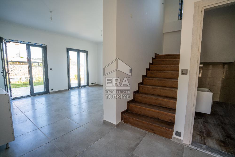 Datça Emecikte 1000m2 Arsa İçinde Deniz Manzaralı,Havuzlu Villa