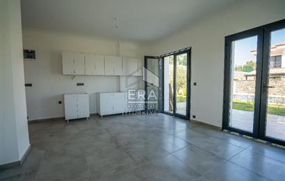 Datça Emecikte 1000m2 Arsa İçinde Deniz Manzaralı,Havuzlu Villa