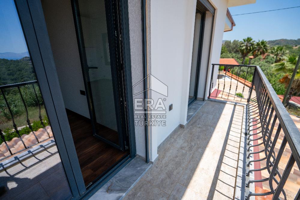 Datça Emecik'te 950 m2 Arsada Deniz Manzaralı 4+1 Havuzlu Villa
