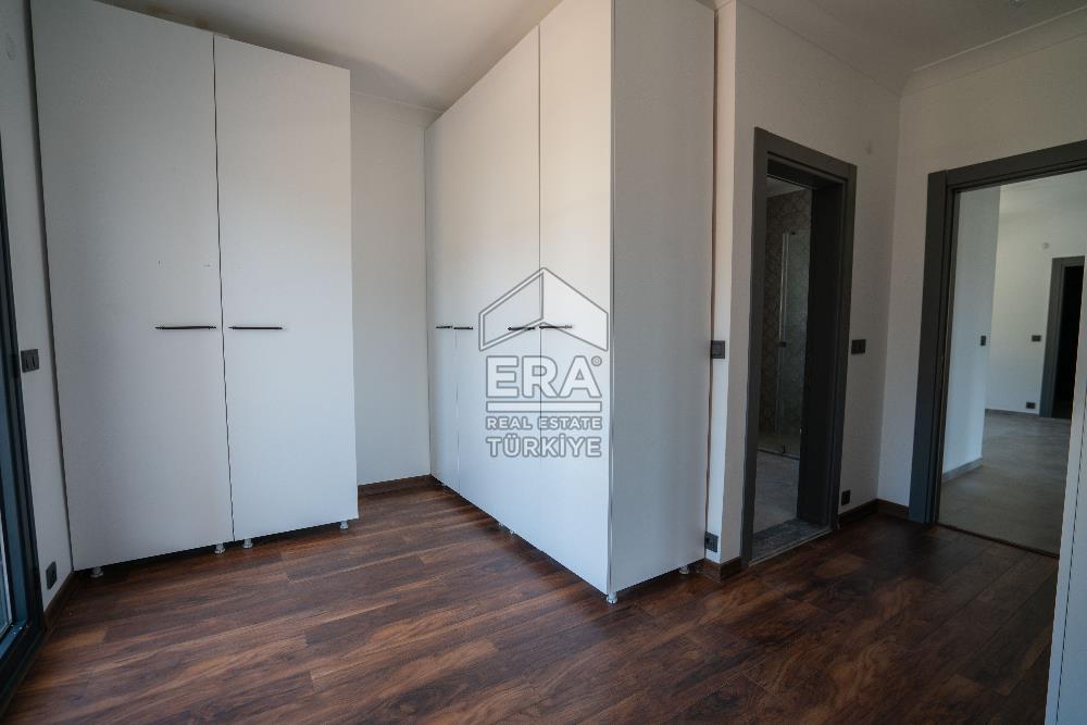 Datça Emecik'te 950 m2 Arsada Deniz Manzaralı 4+1 Havuzlu Villa